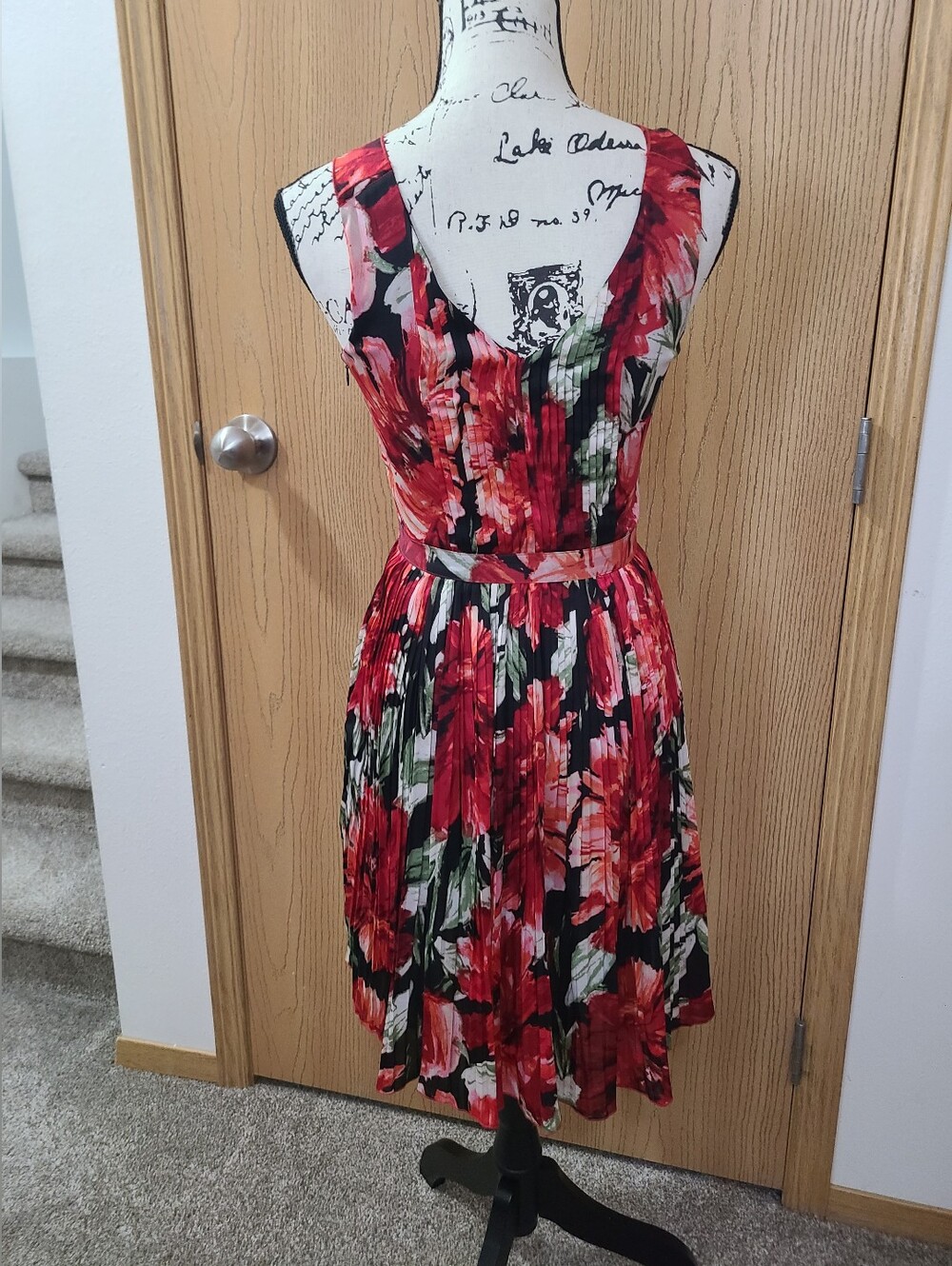 White House Black Market Pleated Floral V-neck A-line Dress Wedding Guest - Picture 3 of 4